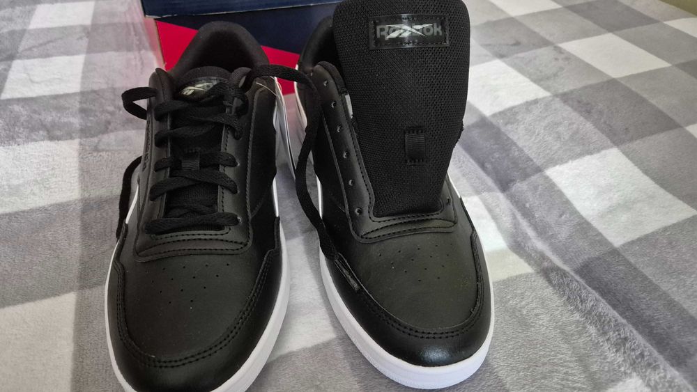 Nowe sneakersy Reebok czarne 44 - 28,5cm lentikularne logo