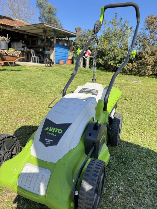 Maquina de cortar relva eletrica