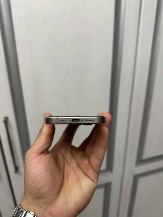 Практично ідеальний Iphone 15pro