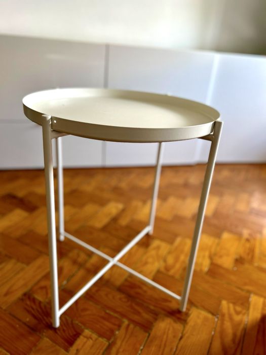 Mesa gladom branca