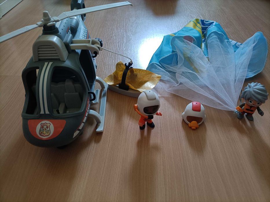 Helicóptero e bonecos pin pon