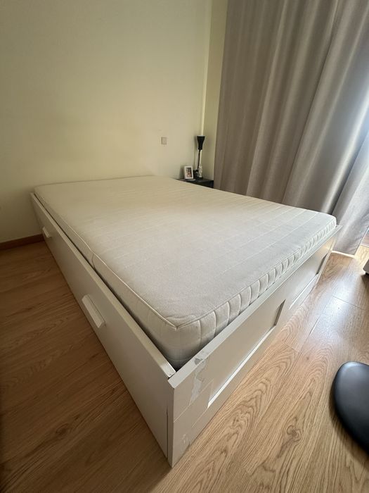 Cama com gavetas