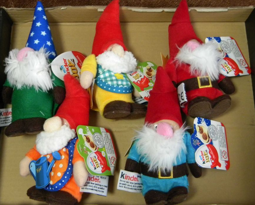 kinder joy - maskotki krasnali