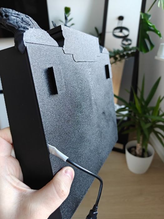 The Upside Down Display – Interaktywna Diorama Kolekcjonerska