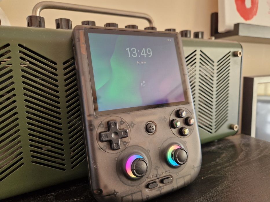 Konsola Anbernoc Rg406V + karta 64gb + etui