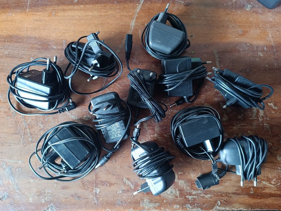 Блоки живлення різні