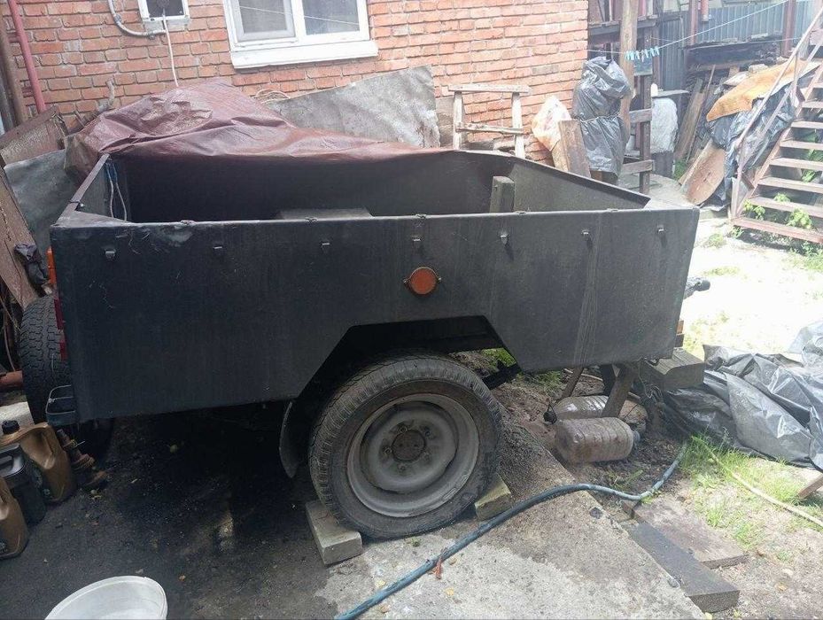 автомобільний причеп