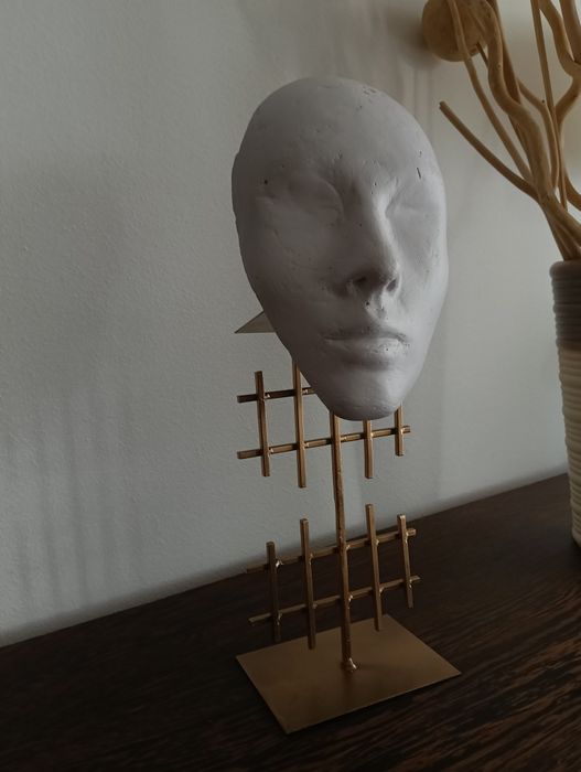 Estátua/ escultura original e única de autor com 36 cm de altura