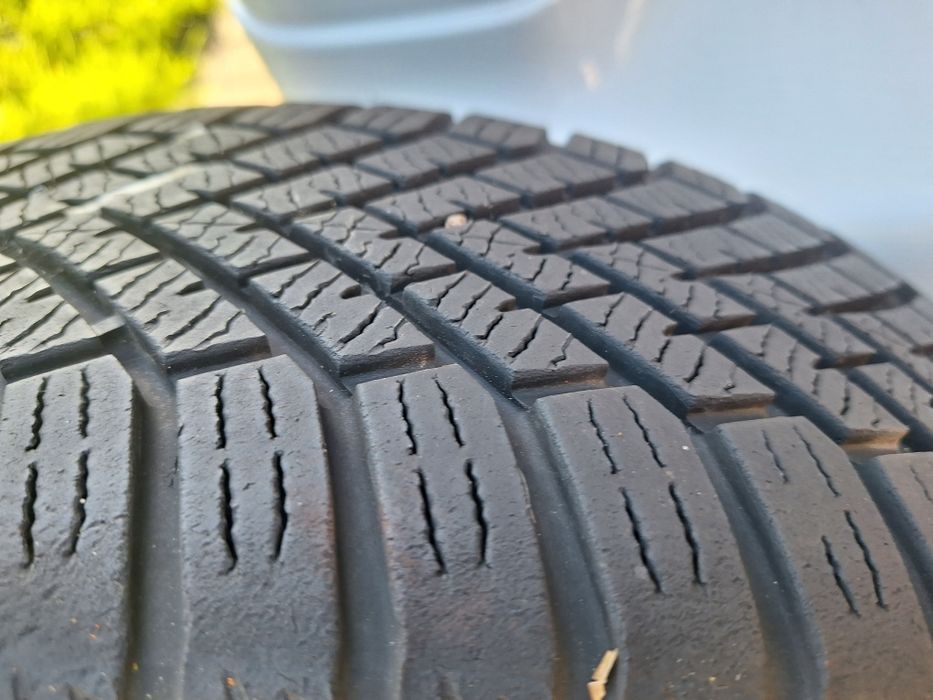 Felgi opony zimowe stalowe kołpaki Toyota Yaris 15  komplet 185/60/15