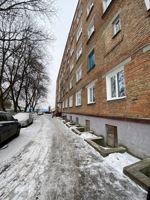 2 кімнати в гуртожитку  з. меблями та технікою.