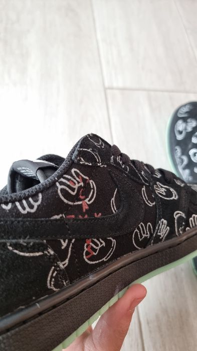 Jordan 1 low x kaws