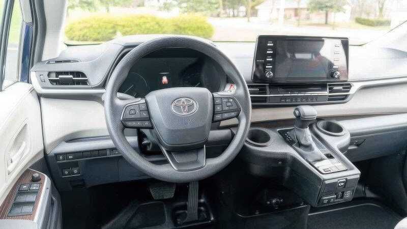 2023 Toyota Sienna LE 8-Passenger