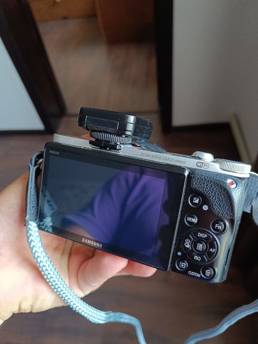 Фотоапарат беззеркалка Samsung NX 300