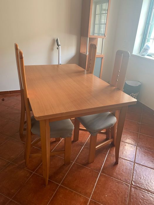 Mesa sala com cadeiras