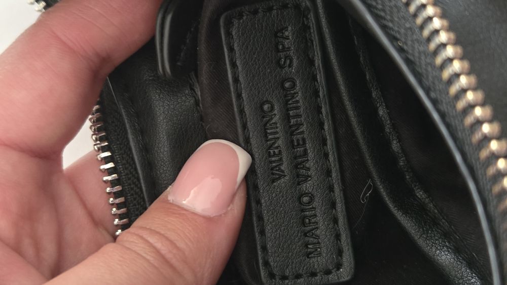 Mala Valentino preta