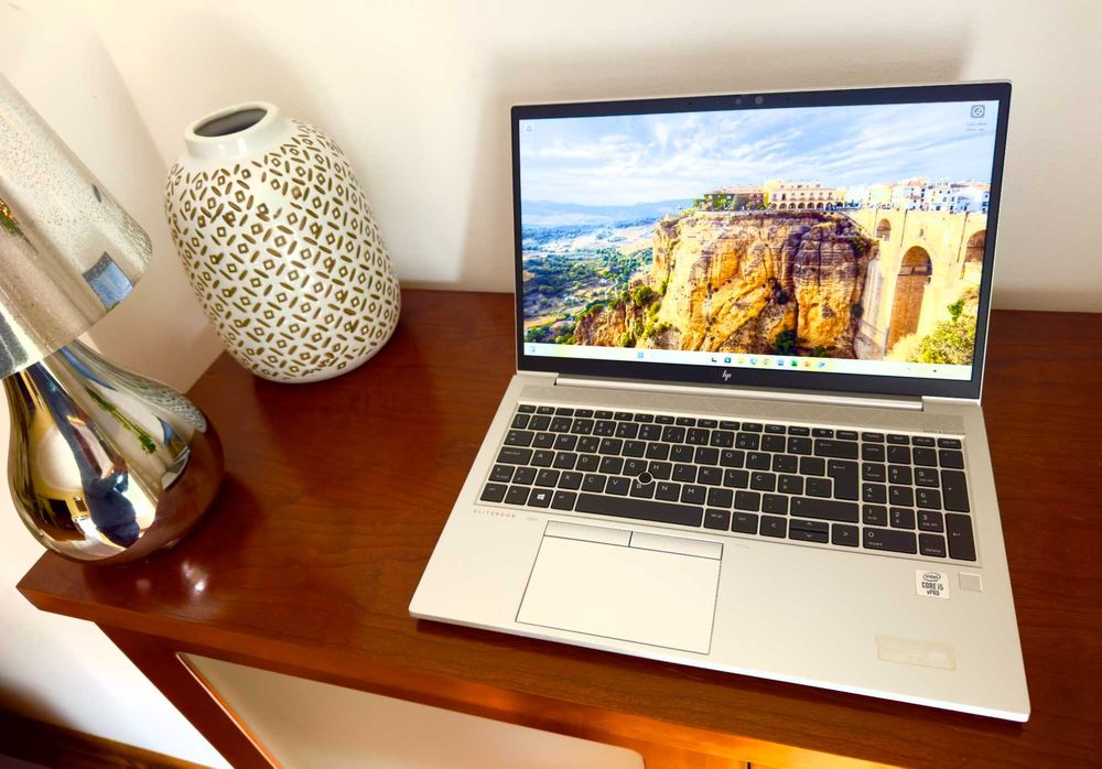 HP Elitebook 850 G7 c/Ecran 15.6" Tactil/i5-10310U/16Gb Ram/Ssd 512Gb