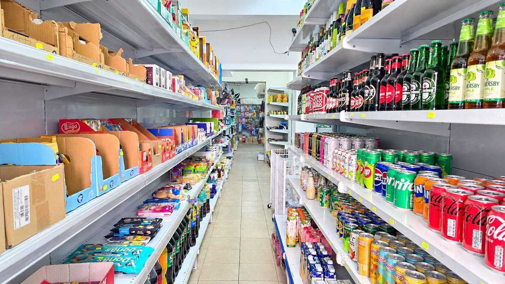 Mercado Mercearia em pleno funcionamento em campolide
