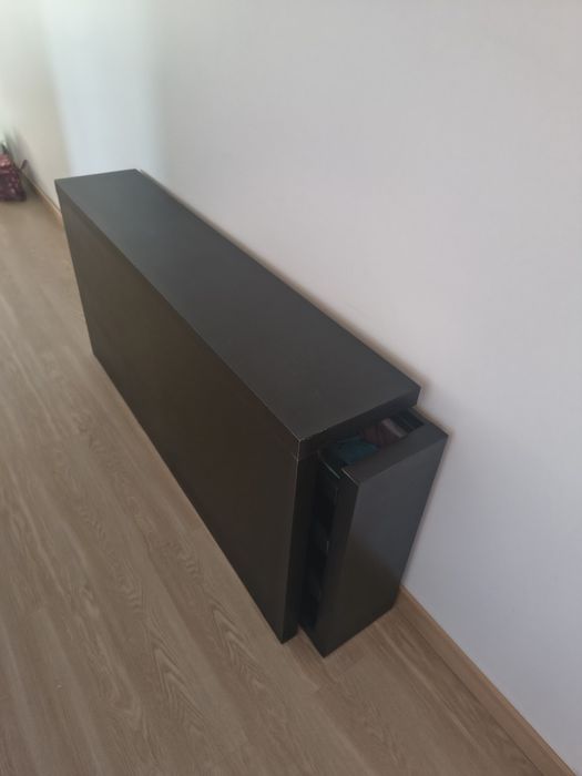 Cabeceira de cama com prateleiras embutidas IKEA