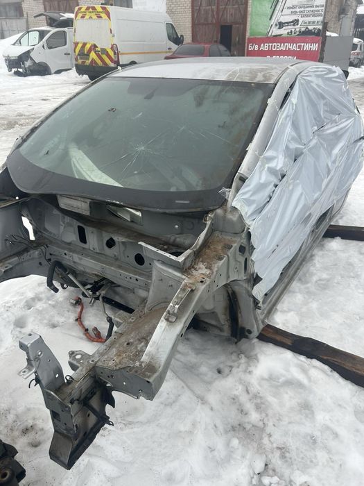 Четвертина передня ліва передняя четверть ланджерон Nissan Leaf ліф