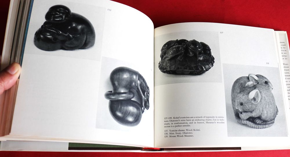 NETSUKE a Guide for Collectors, obra de referência (Reserva JC)