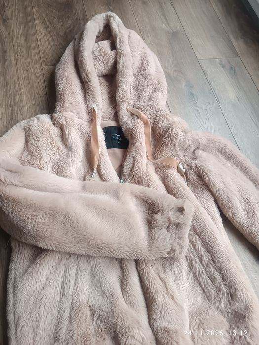 Kurtka rozpinana ze sztucznego futerka