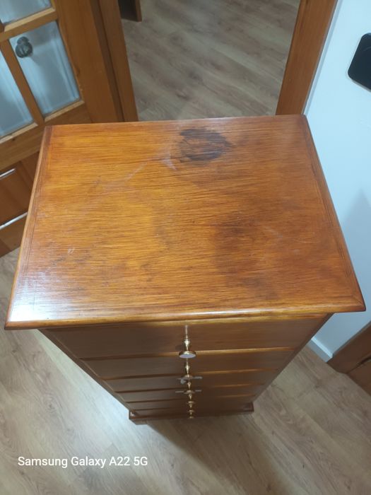 Camiseiro em.madeira