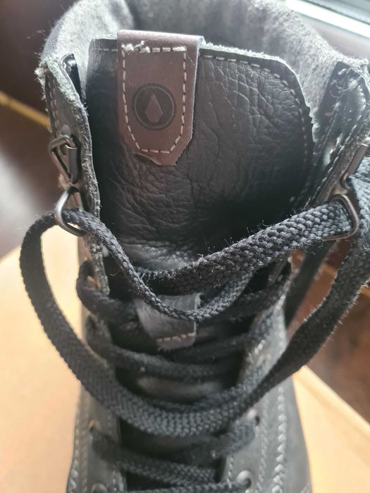 Продам чоловічі чоботи фірми Volcom