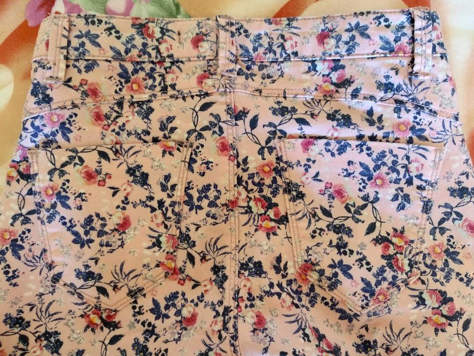 Джинсы для девочки нежно розовые в цветочек на рост 155-160см