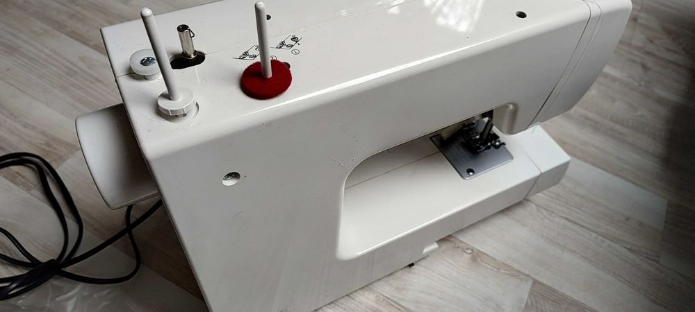 Maszyna do szycia ŁUCZNIK Milena 419