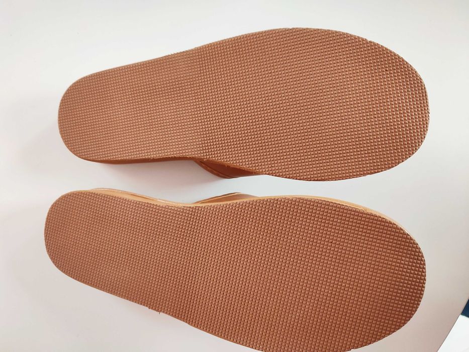 Kapcie  nowe. Cena 10 zl. Rozmiar 40.