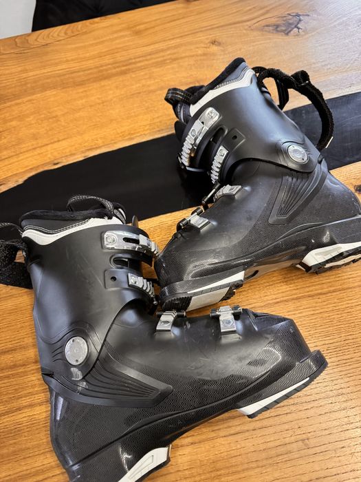 Sprzedam buty narciarskie.