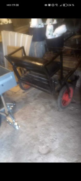 Vendo charrete completa com arreios tudo direitinho