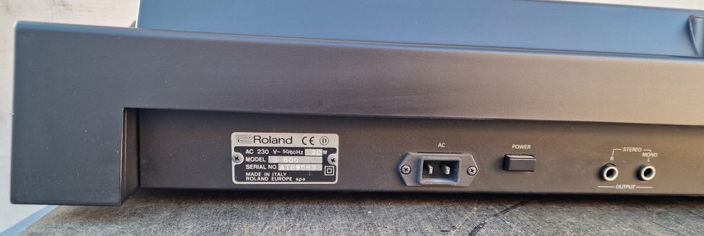 Keyboard Roland G-800 top
