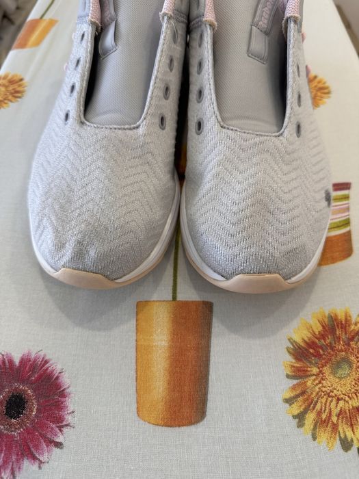 Продам женские кроссовки Reebok