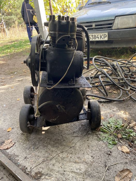 Компрессор, для сжатия и подачи водуха под давлением