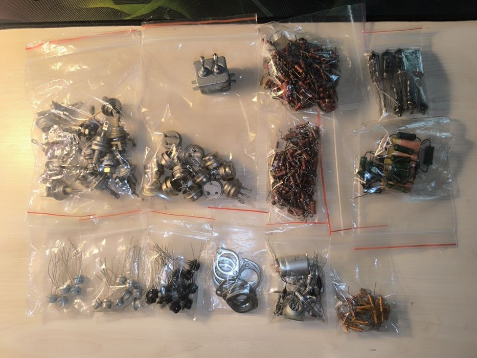 Набір радянських радіодеталей (транзистори, діоди, конденсатори, резис