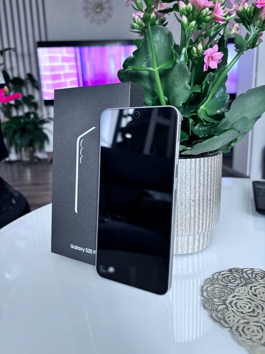 Samsung S25 FE...