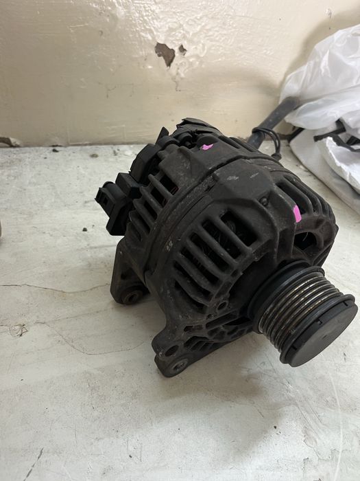 Alternator volswagen audi Golf 4 90A 14V  Bosch