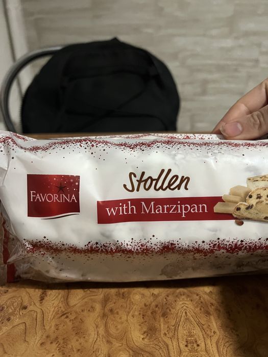 Різдвяний штолен з марципаном Favorina