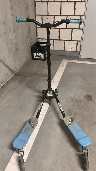 Hulajnoga trójkołowa