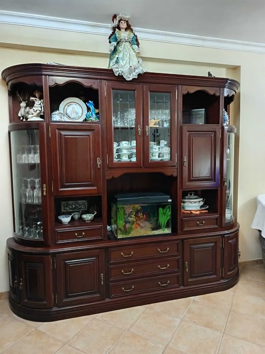 Móvel de sala com vitrine