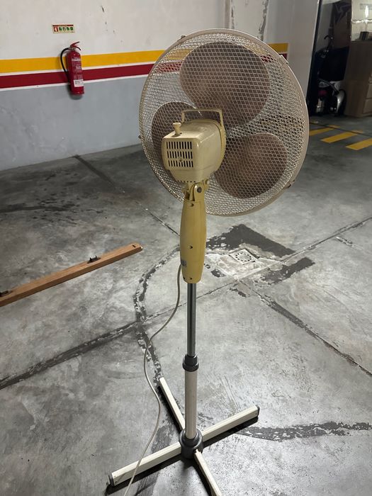 Ventoinha electrica de pé