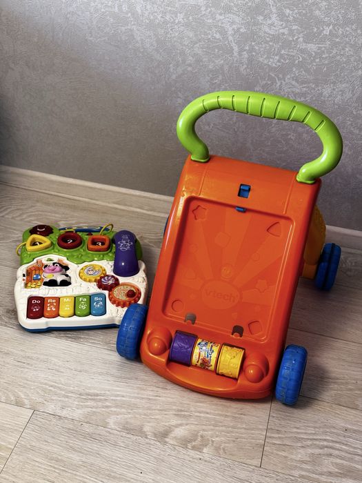 Ходунки штовхач з інтерактивною ігровою панеллю