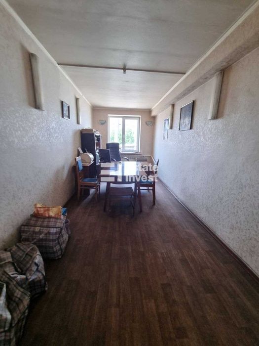 Продам виробничі приміщення по вул. Лугопарківська, 2