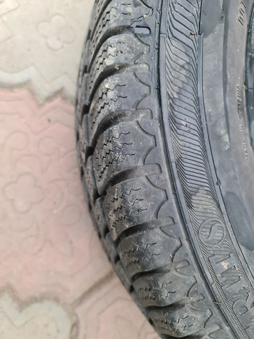 Продам резину 205 65 16с зима