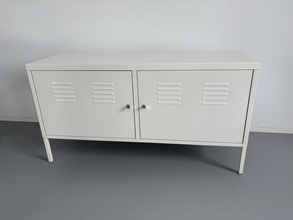 Biała szafka metalowa w stylu loft / industrialna komoda RTV / IKEA PS