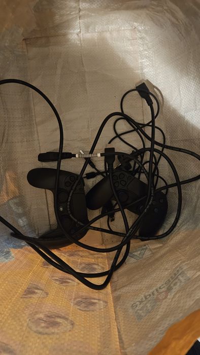 Vendo ps4 pro com 2 comandos e cabos