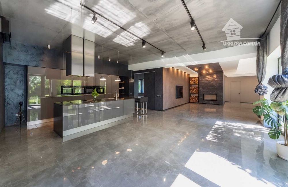 Центр. Будинок VIP-рівня. Більярд,караоке,теніс,аерохокей. До 25 осіб.