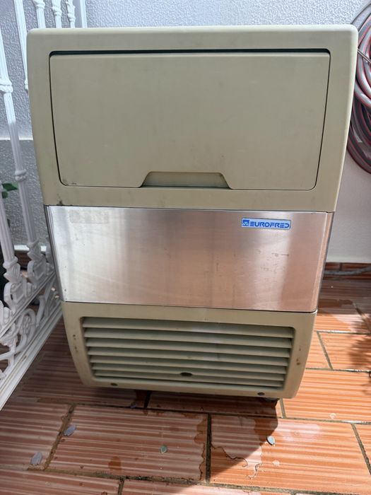 Máquina de Gelo Profissional EUROFRED