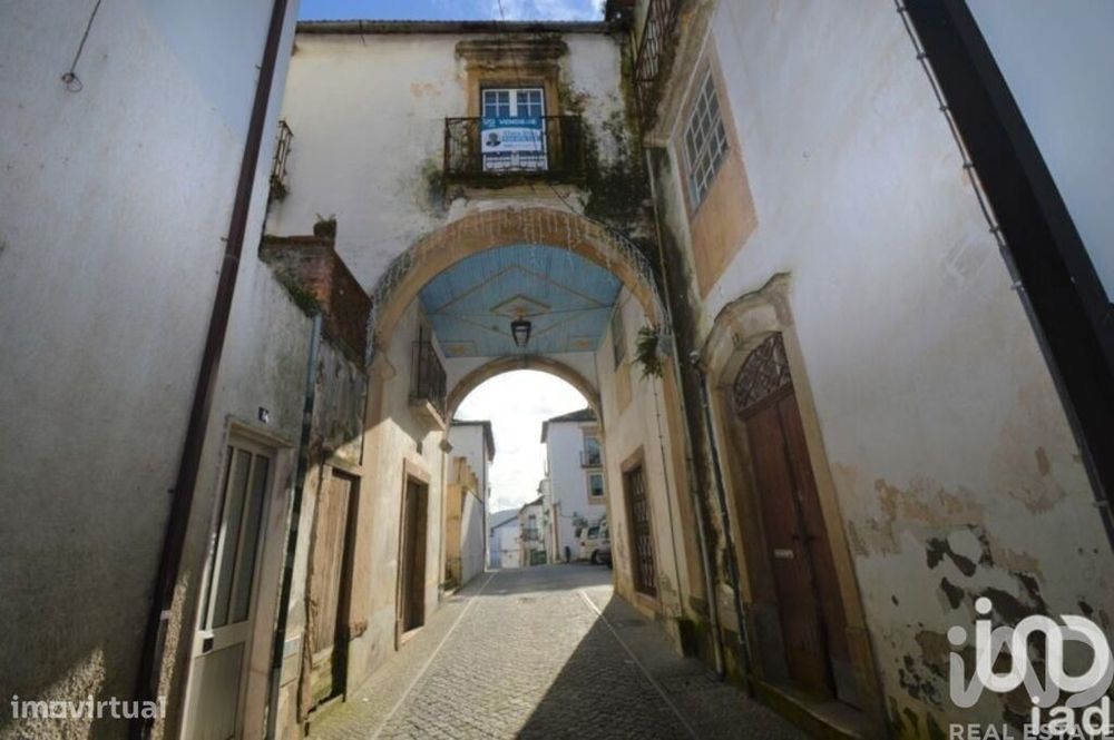Casa T5 em São Miguel, Santa Eufémia e Rabaçal de 270,00 m2